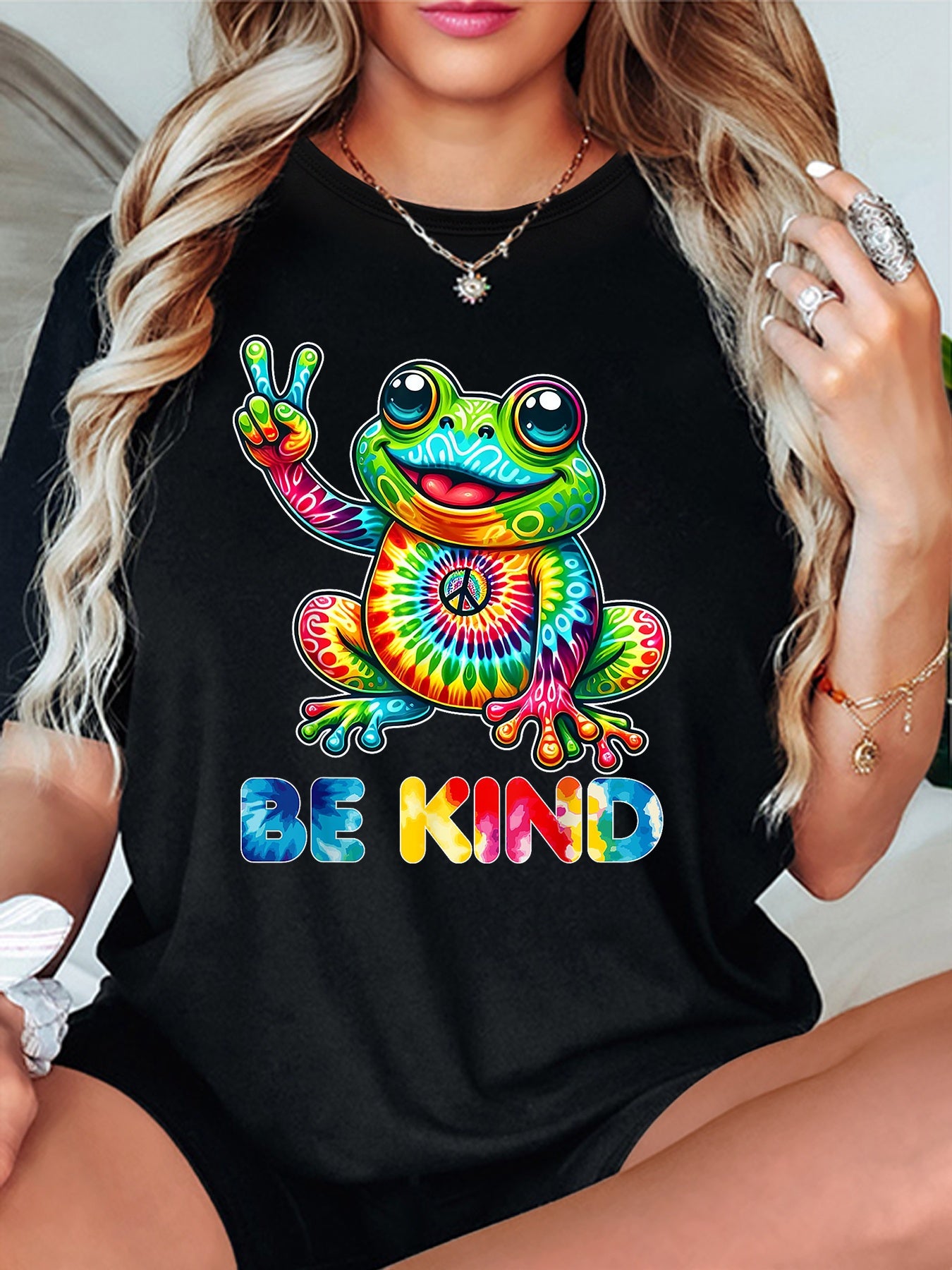 Women's Black Tie-Dye Frog Print T-Shirt Cute Cartoon Frog with Hearts and Stars Design Just a Who Loves Frogs Text Soft Breathable Round Neck Short Sleeve Tee for Casual and Sports Activewear Machine Washable All Season